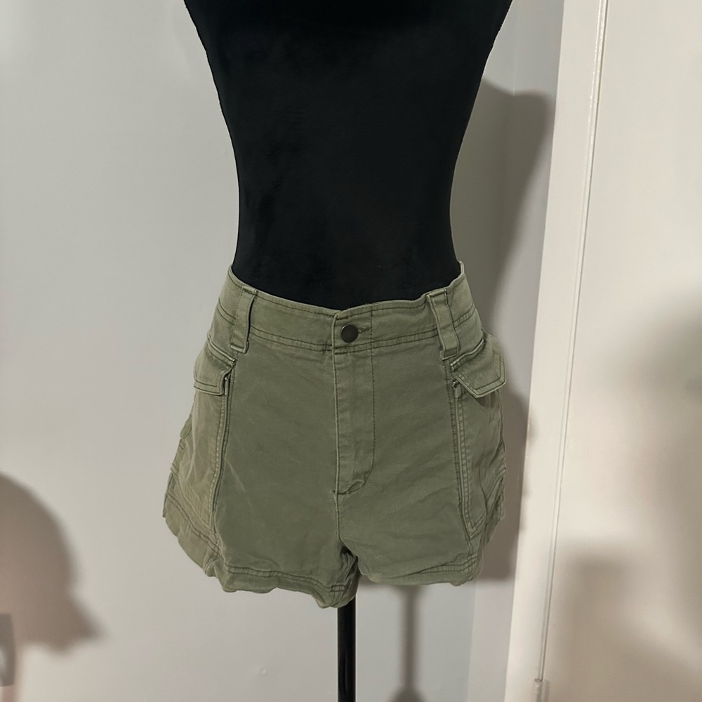 Old Navy Women's Cargo Shorts in Sage